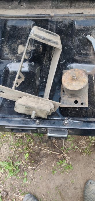 Кронштейны для крепления КПП Ниссан Патрол 33 тд