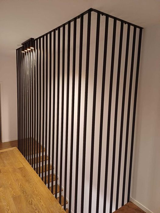 Balustrada pionowa typu harfa, lamele z profila stalowego