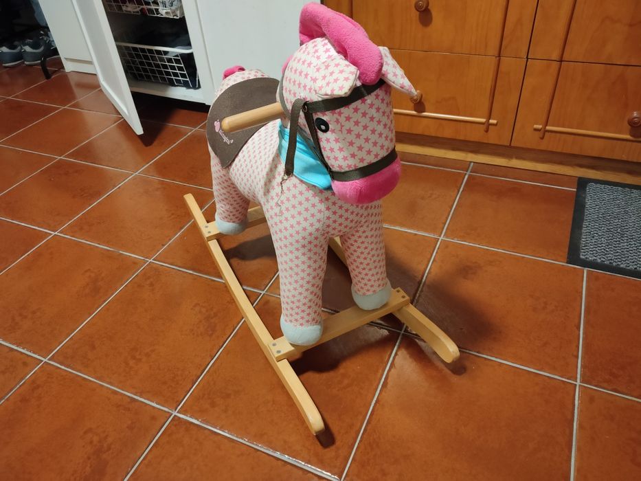 Cavalo baloiço para criança
