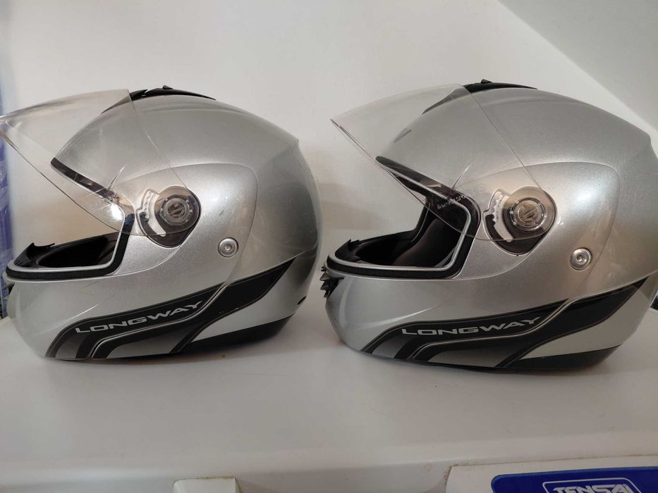 Capacete mota 1 homem e 1 mulher