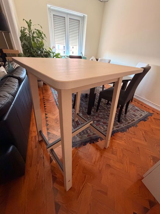 Mesa alta de cozinha (oferta cadeiras)