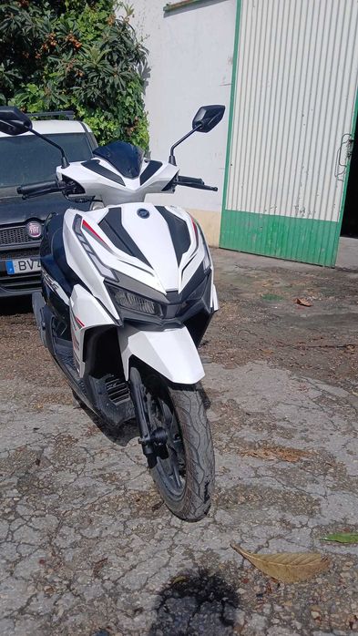 Vendo mota Keeway 125cc, ano 2025, em estado impecável — praticamente nova.  Apenas 1.790 km Ainda com 3 anos de garantia Preço: 1800€