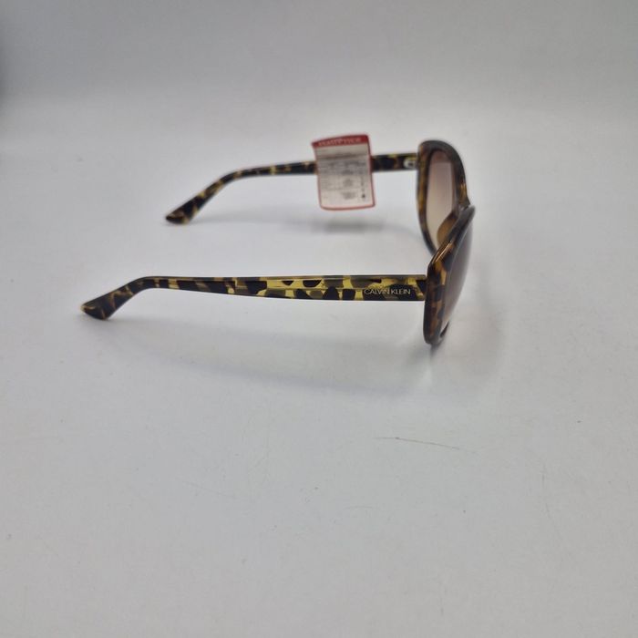 Okulary przeciwsloneczne Calvin Klein CK19560S 235 Tortoise Brown Gradient