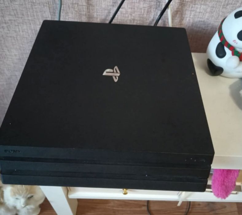 Sony Play Station 4pro SSD 2 геймпада