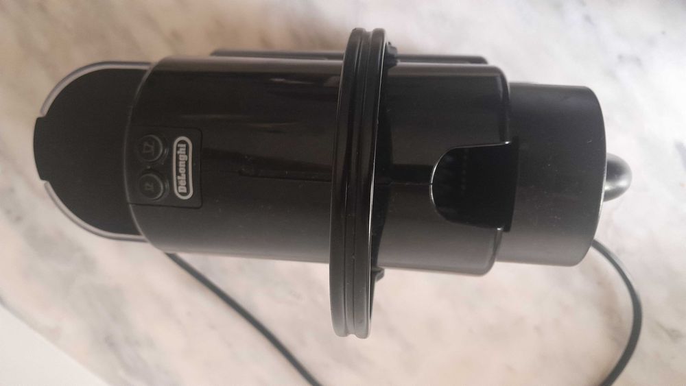 MAQUINA CAFÉ DELONGHI NESPRESSO INISSIA PRETO (AVARIADA)