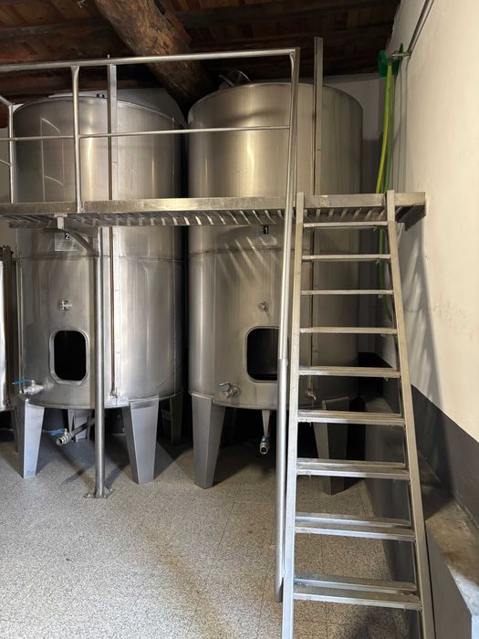 Cubas INOX 5,100 litros cada + Estrutura de Apoio
