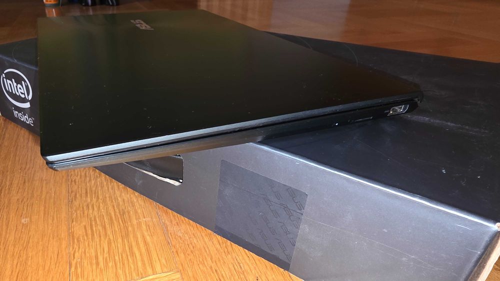 ASUS ZenBook 14 UX425EA-BM114T 14'' Intel Core i7 16GB RAM 512GB SSD