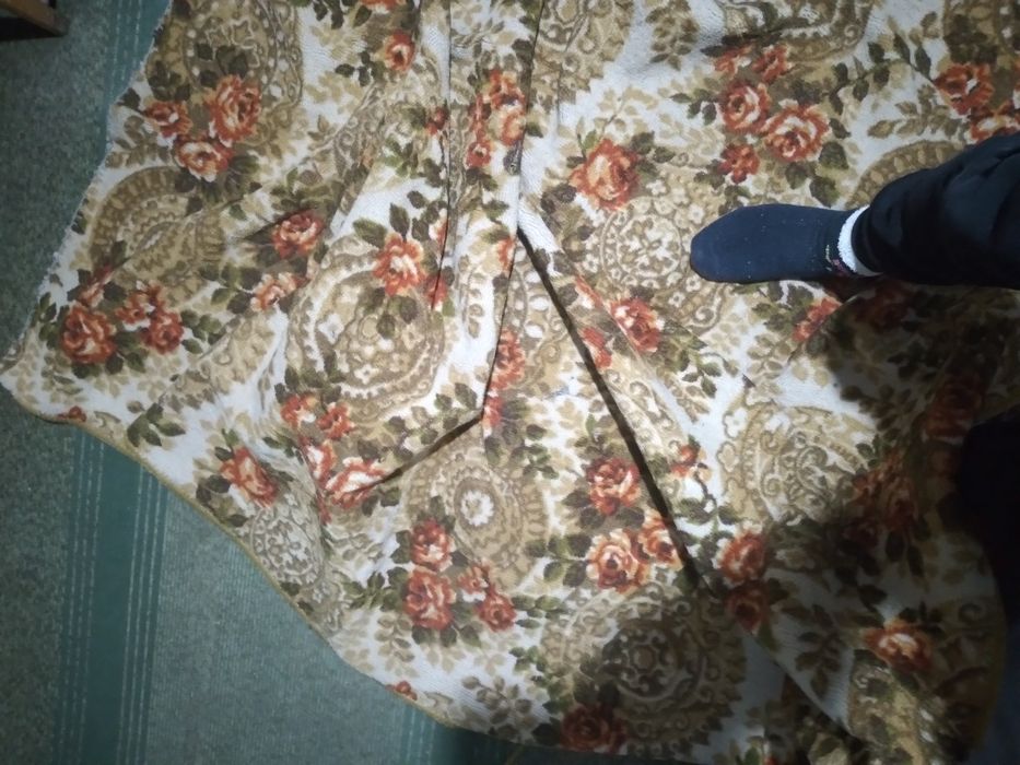 Продам ковёр 2×3.