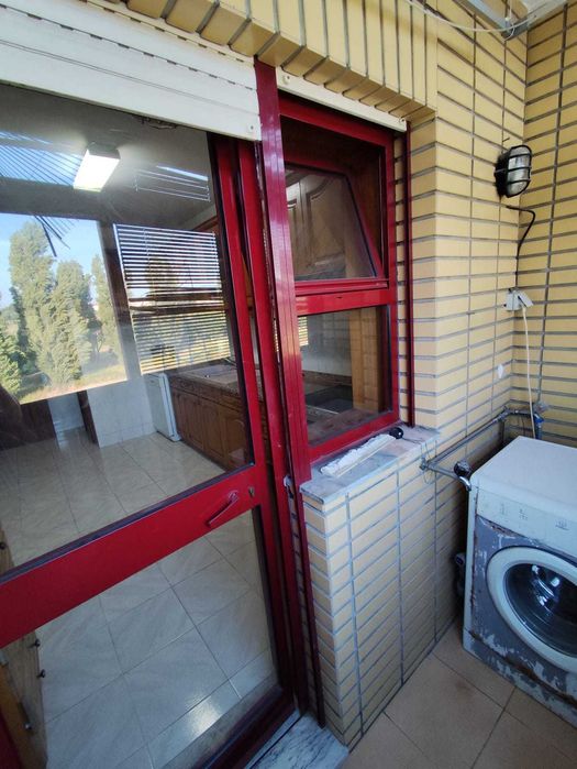 Porta de Marquise em alumínio vermelho