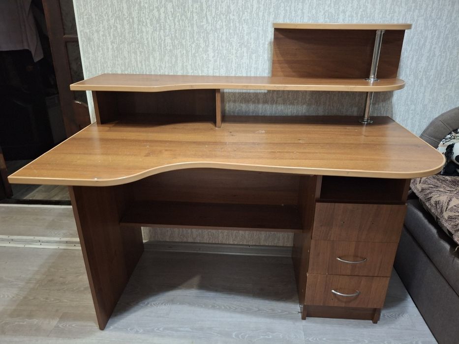стіл комп'ютерний письмовий