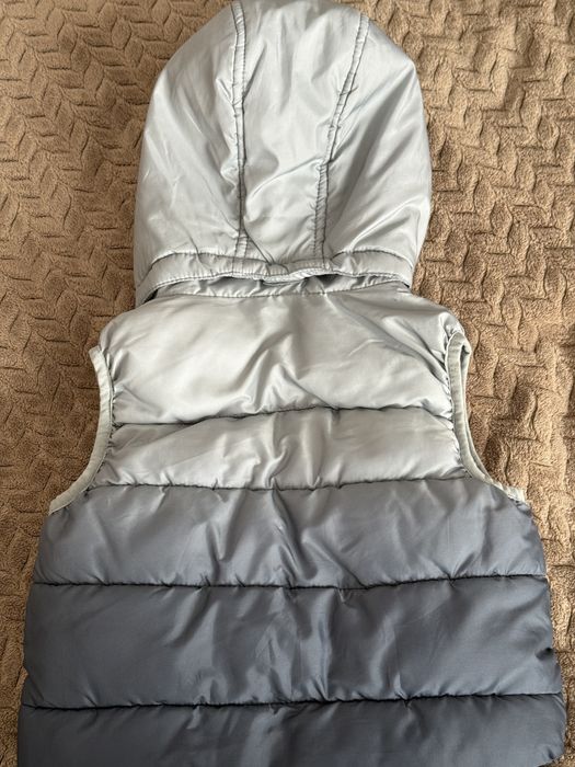 Куртка  H&M демі, весняна, безрукавка для хлопчика чи дівчинку 92