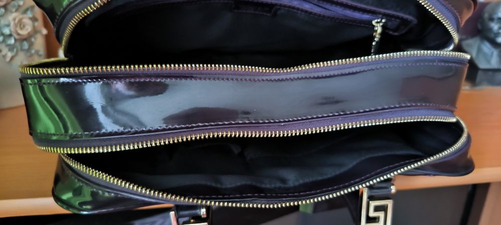 Сумка Versace, сливочного цвета, ближе к черному