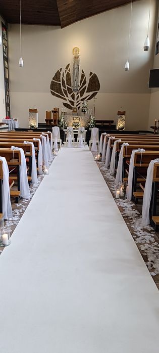 Biały dywan, dekoracje ślubne, dekoracje kościoła, dekoracje welesne,