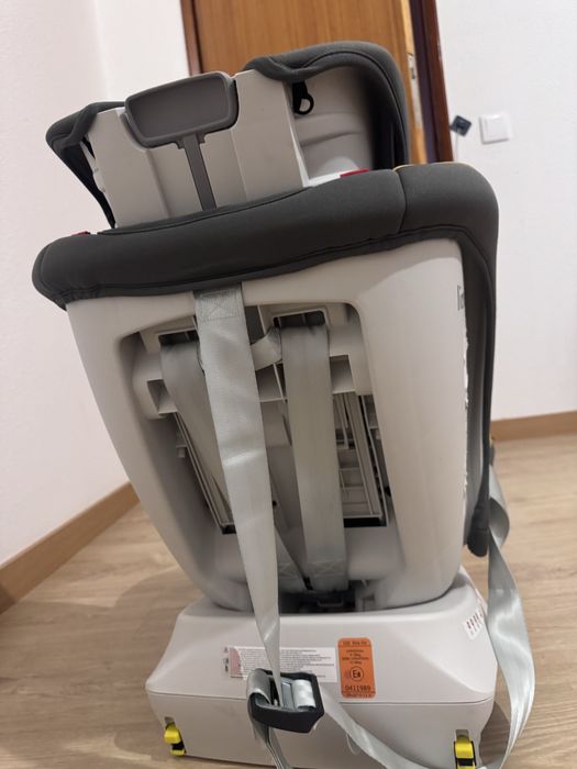 Vendo cadeira auto para crianca  em excelente estado, muito confortavel e segura