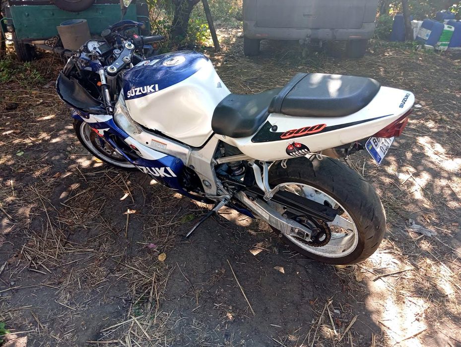 Продается мотоцикл SUZUKI -GSX-R600