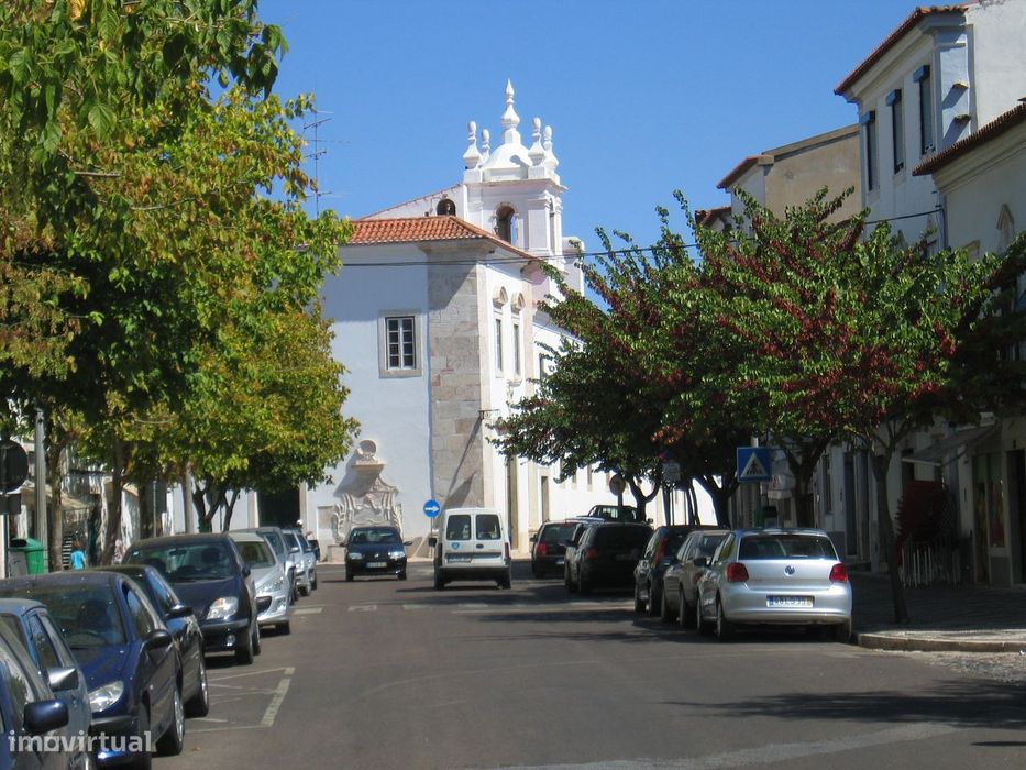 Apartamento T4 Duplex com Jardim e Varanda