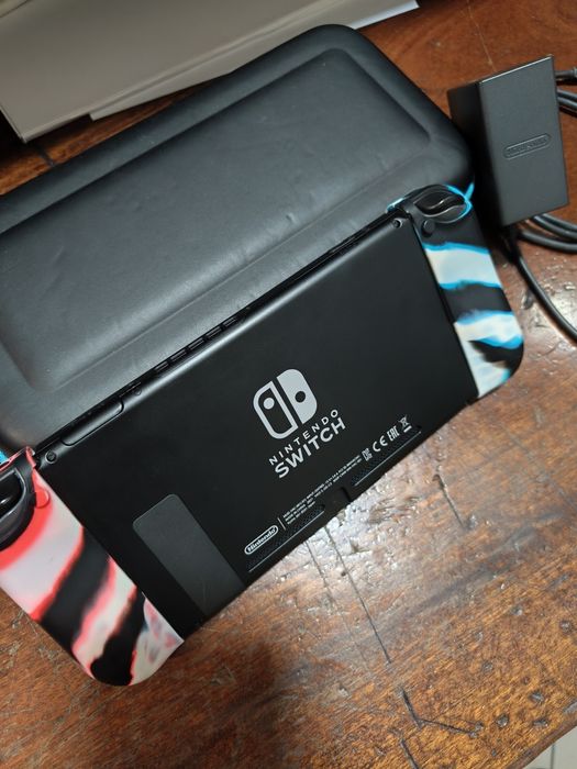 Nintendo switch + cartão 128gb + 2 jogos