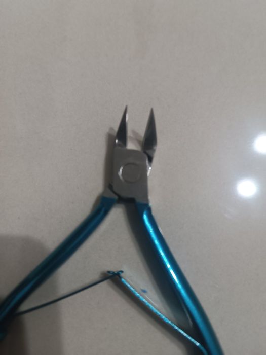 Кусачки для ногтей.