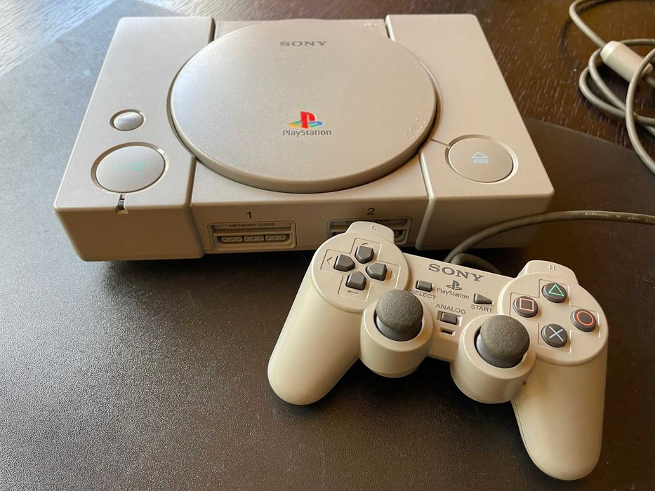 Playstation Sony SCPH-9002 + 3 jogos