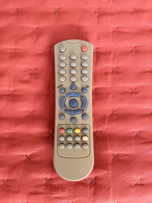 Televisão AKAI com comando