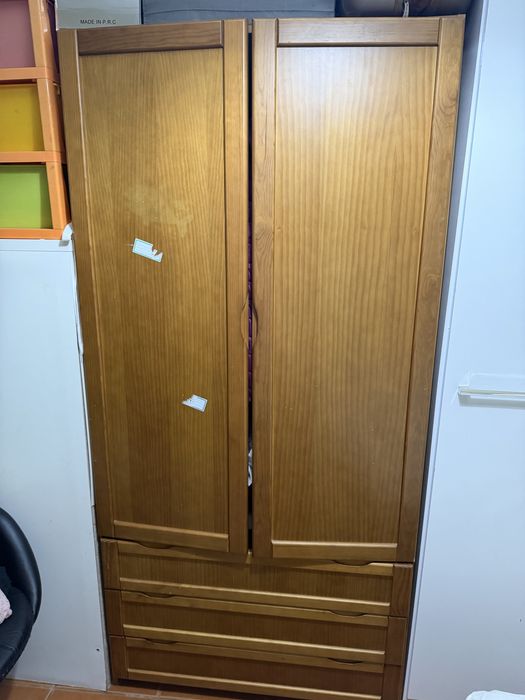 Roupeiro e comoda  em bom estado