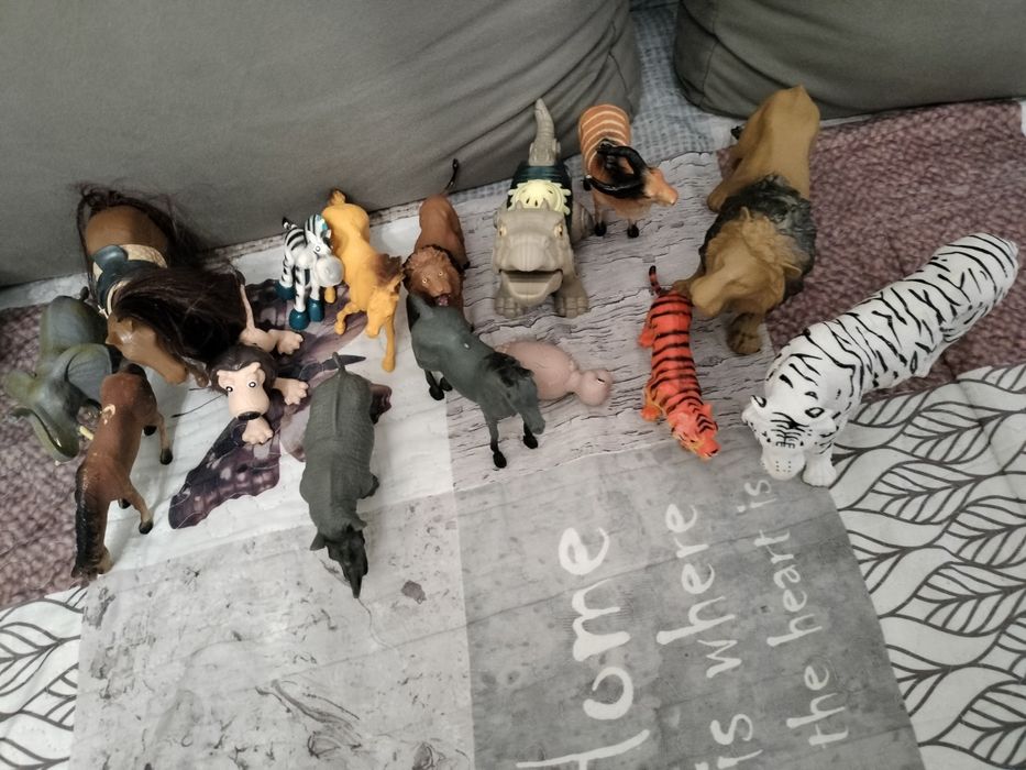 Gumowe zwierzęta, konie itp. Okazja.