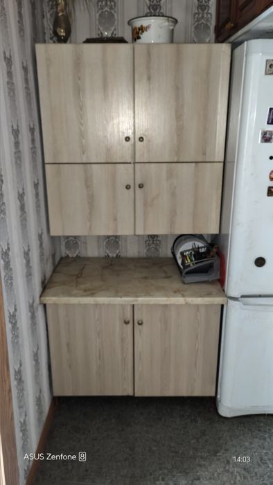 Тумбочка та полиці кухонні