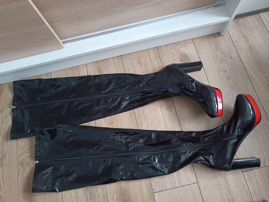 Czarne lakierowane kozaki na obcasie rozmiar 47