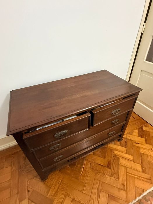 Cómoda escura 4 gavetas 74x51x1,04