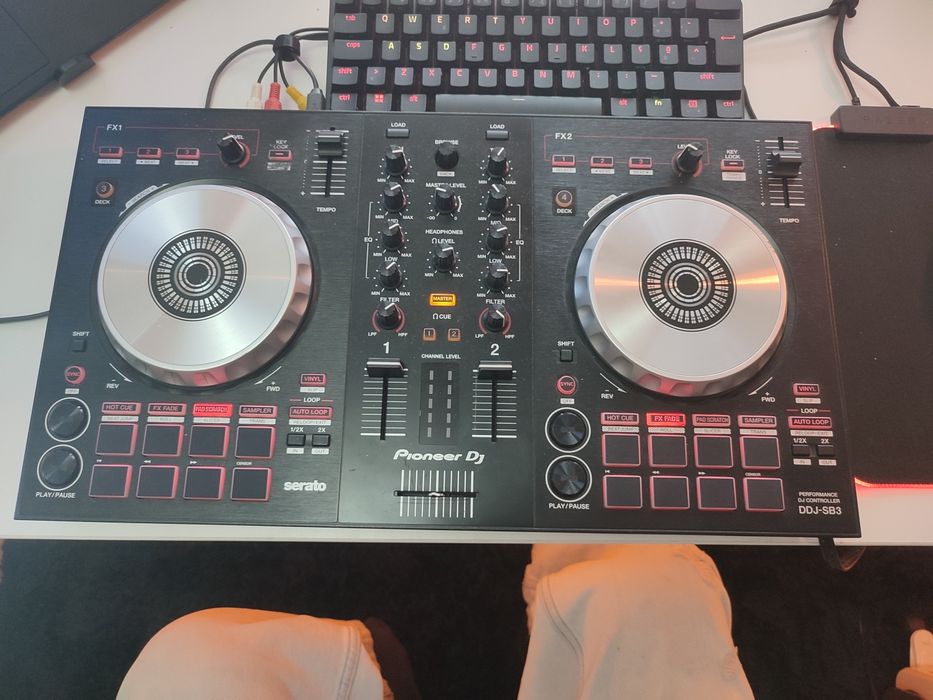 Mesa de mistura Serato DDJ-SB3