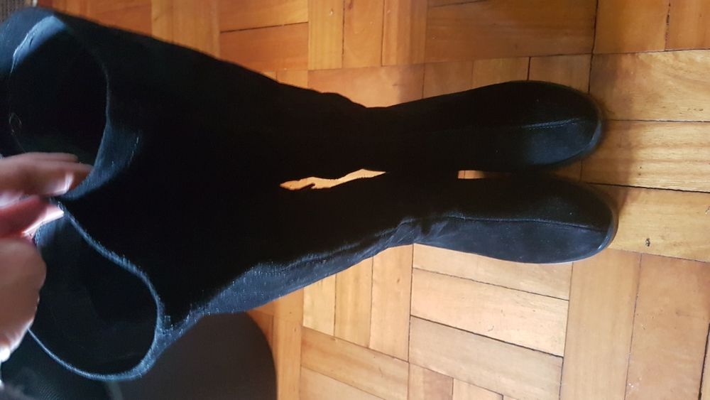 Botas pretas cano alto
