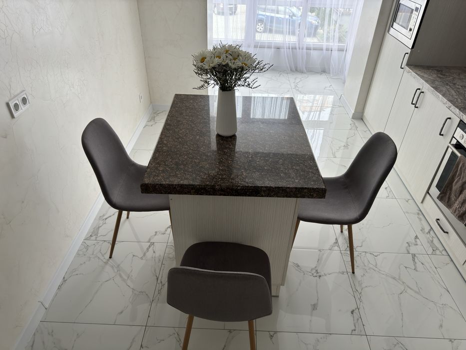 ! Подобово ! 2-х кімнатна вул. височана ( центр)