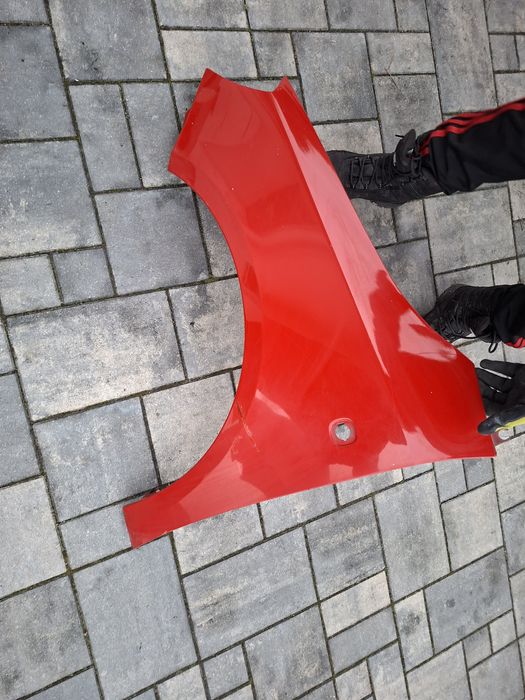 Skoda fabia 2 roomster blotnik przedni lewy czerwony lf3k