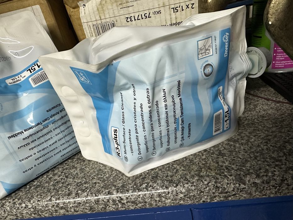 Liquidos limpeza industriais concentrados