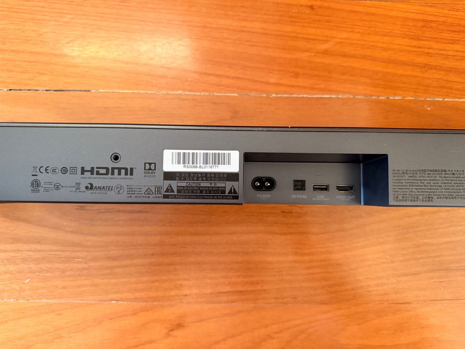 Soundbar JBL Bar 2.0 All-in-One, completa com caixa, suporte de parede e cabos