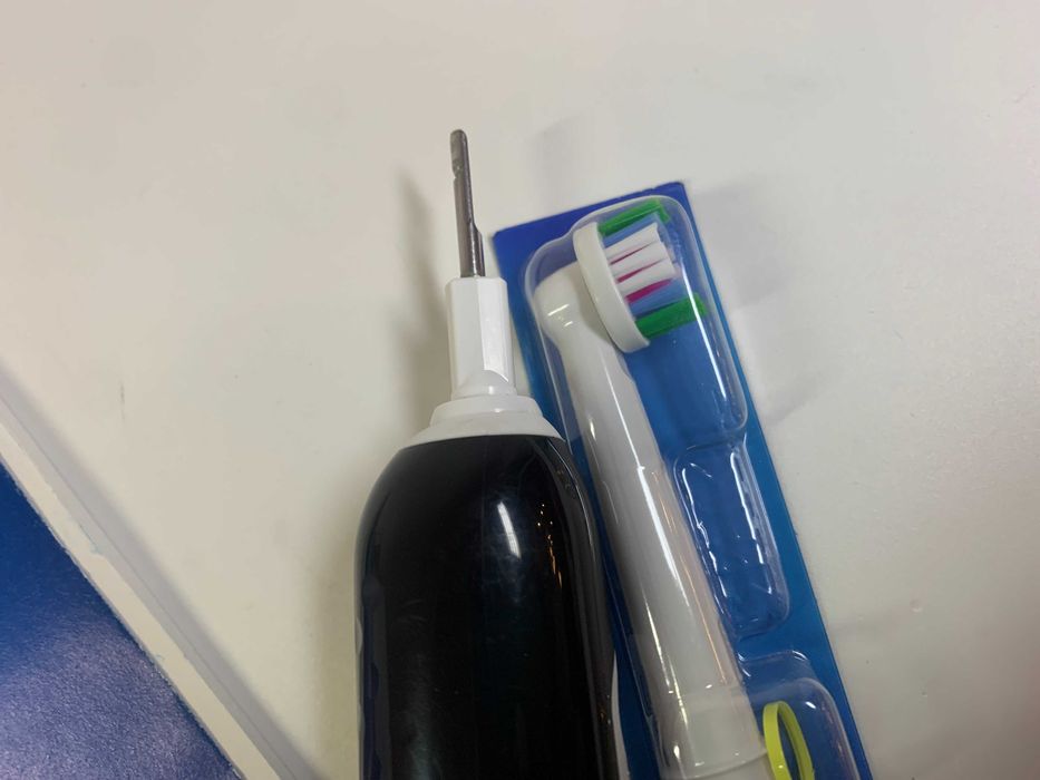 Elektryczna szczoteczka do zębów Oral-B Pro Series 1 Braun