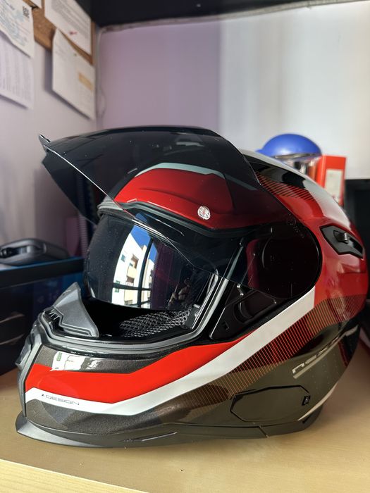 Vendo 2 conjuntos de Capacetes e Blusões para mota