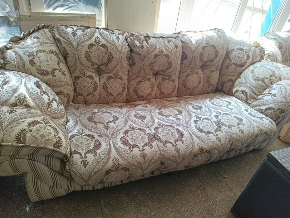 Розкладний диван в вітальню