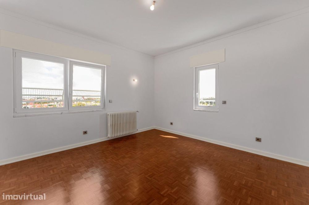 Penthouse T6 com Terraço de 131 m2 e Vista sobre Lisboa | Alvalade
