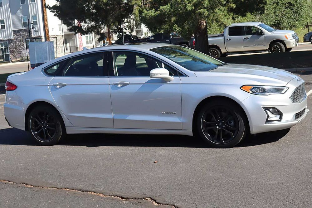Ford Fusion Titanium Hybrid      2019