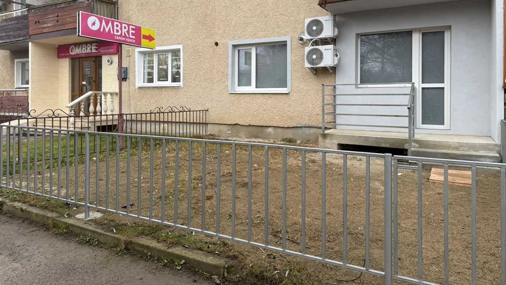 Двокімнатна квартира в центрі Богородчан із власною ділянкою.