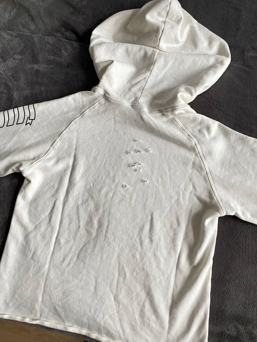 Number nine shield, white