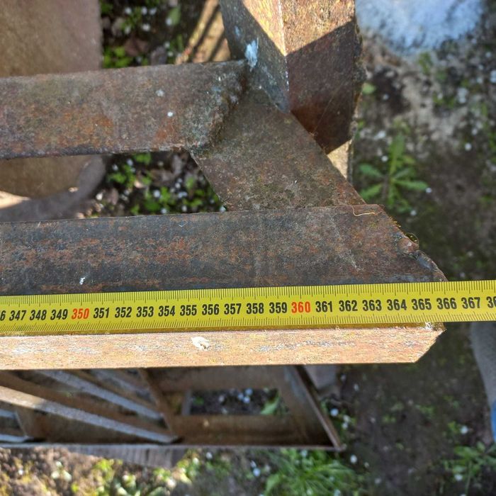 Драбина металева (сходи на другий поверх, горище, сходи до водойми)