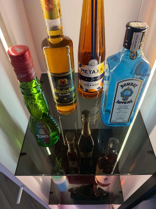 Piękna witrynka do salonu,jadalni,sypialni