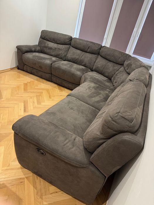 Sprzedam sofę Ronan – bardzo wygodny model z funkcją relaks. Sofa jest używana, ale w idealnym stanie, praktycznie jak nowa – była mało używana.