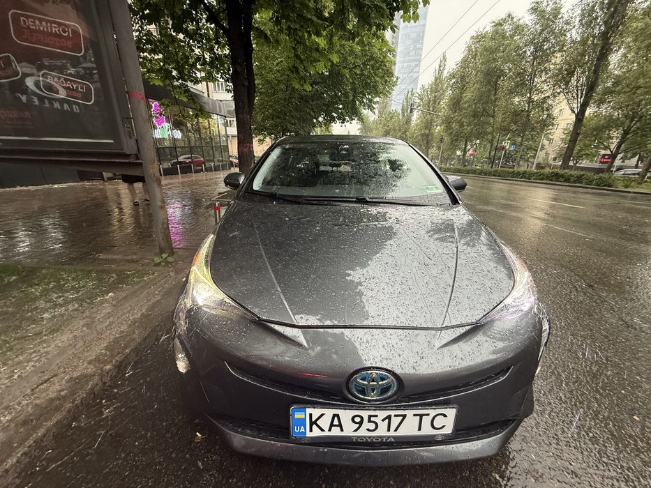 Під викуп Toyota Prius 50