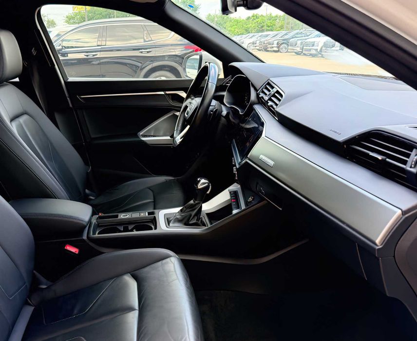 Audi Q3      2022