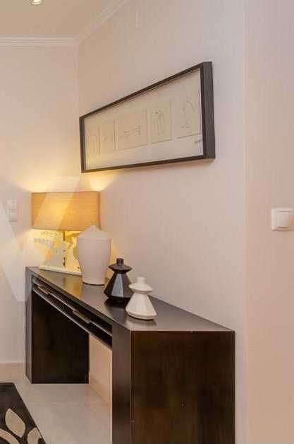 Aparador castanho escuro/preto