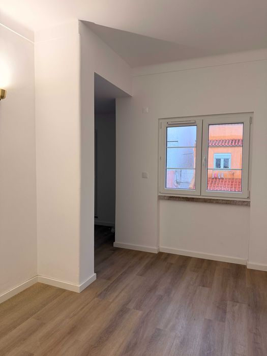 T1 remodelado com terraço Cova da Piedade