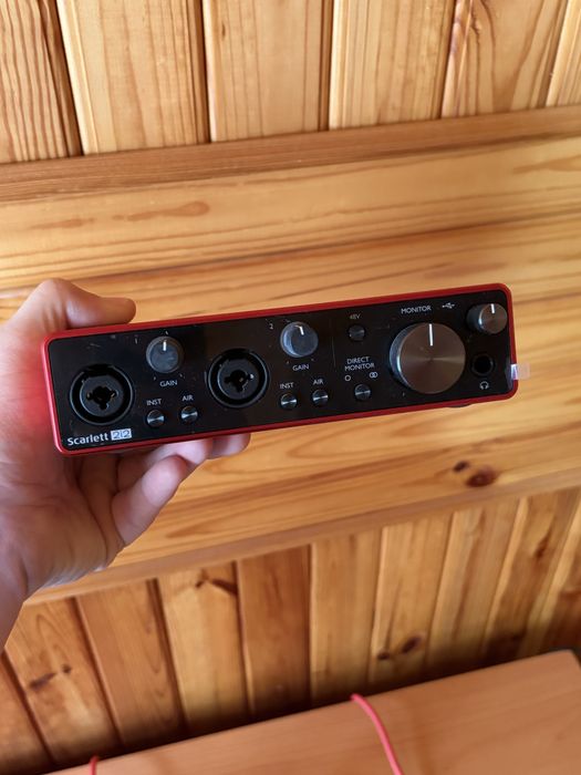 Focusrite Scarlett 2i2 Studio (3rd Gen) — полный комплект
